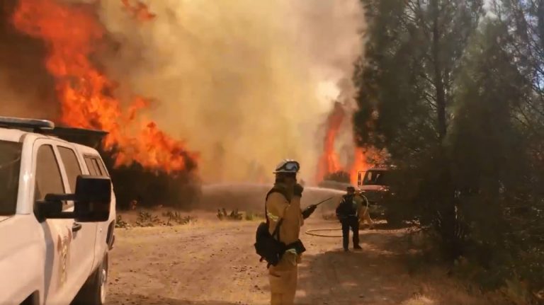 Incendiu devastator lângă parcul național Yosemite, în estul Californiei
