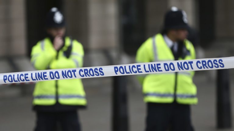 Un bărbat suspectat că ar fi înarmat a fost arestat în apropierea Palatului Buckingham