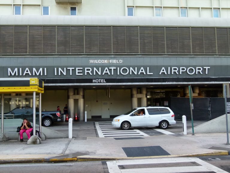 ALERTĂ în aeroportul din Miami. Un bărbat a fost ÎMPUŞCAT de poliţie – FOTO/VIDEO