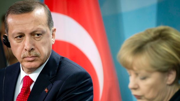 Angela Merkel vrea ‘să strângă’ robinetul banilor europeni pentru Turcia