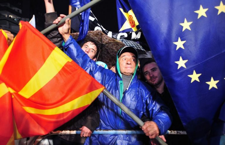 Eurodeputaţii vor deschiderea negocierilor de aderare cu Macedonia