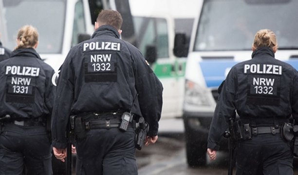 Poliția germană face razii de amploare la abatoarele cu muncitori români