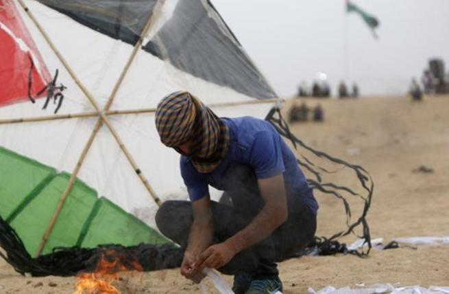 Hamas blochează lansarea de zmeie şi baloane incendiare spre Israel