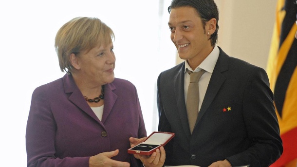 Ce spune guvernul lui Merkel după retragerea lui Ozil din naţionala germană