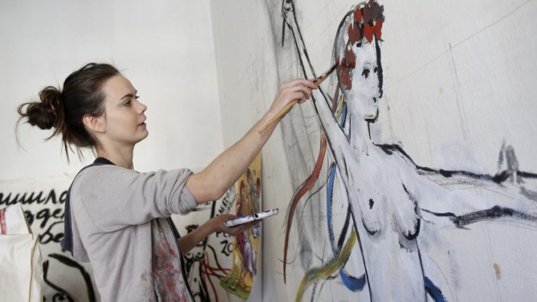Cofondatoarea mişcării FEMEN s-a sinucis la Paris