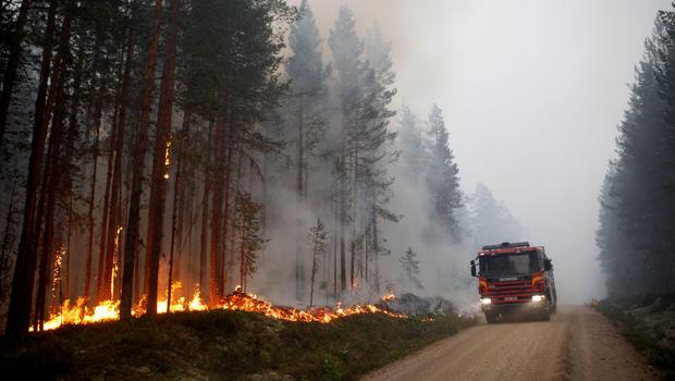 Suedia este mistuită în continuare de incendii