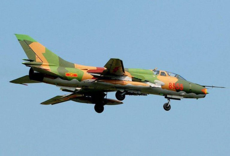 Un avion militar s-a PRĂBUŞIT în Vietnam! Pilotul a murit pe loc
