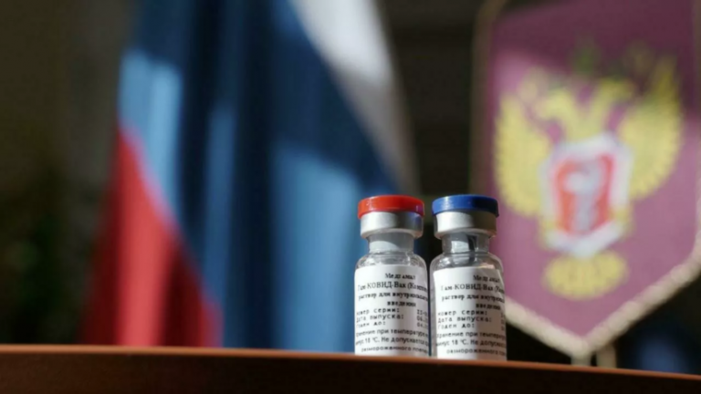 Rușii ‘și-au botezat’ vaccinul anti-coronavirus (VIDEO). Numele aduce aminte de Războiul Rece!