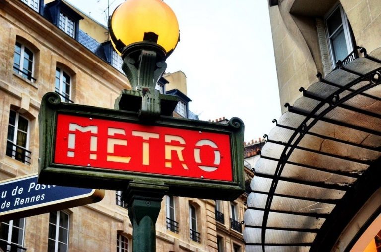 Metroul parizian a fost paralizat. Haosul a dus la evacuarea a sute de călători