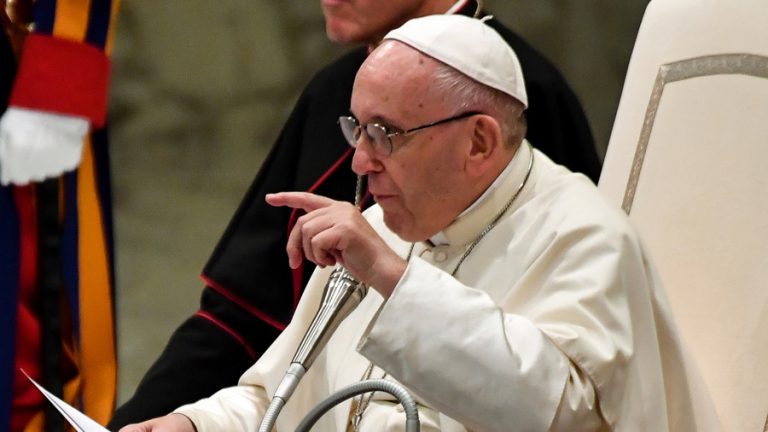Papa Francisc lansează un apel la condamnarea oricăror violenţe comise în numele religiei