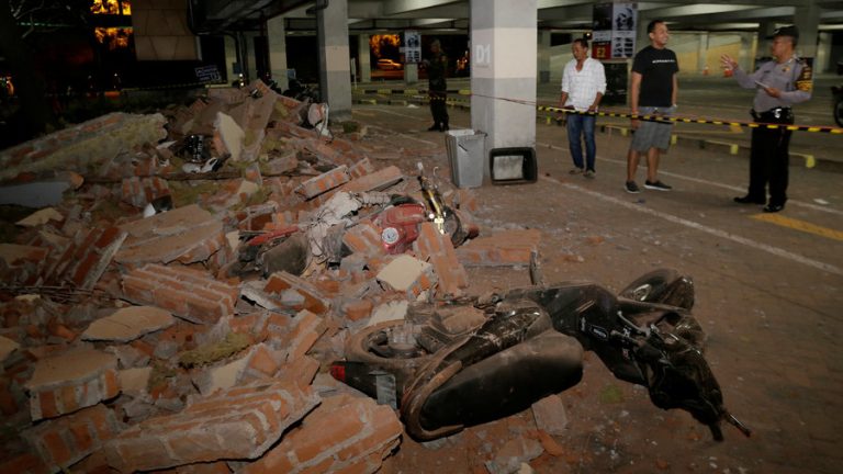 Peste 70.000 de oameni au rămas fără adăpost după cutremurul din Indonezia