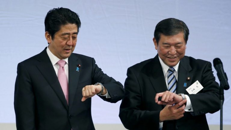 Un GREU al politicii nipone vrea să-l dea jos pe Shinzo Abe de la conducerea propriului partid