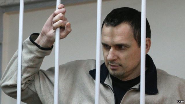 Manifestaţie la Kiev în susţinerea cineastului Oleg Senţov, condamnat pentru ‘terorism’ în Rusia