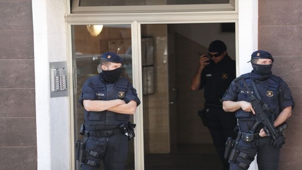 Atacul din secţia de poliţie spaniolă este considerat drept terorist