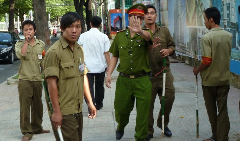 Utilizator de Facebook, arestat în Vietnam pentru tentativă de ‘răsturnare a statului’