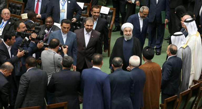 Parlamentul iranian ‘îl trage de urechi’ pe Hassan Rohani pentru situația dificilă a țării