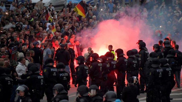Militanţi de extrema stângă au atacat o reuniune a extremei dreapte în orașul german Koln