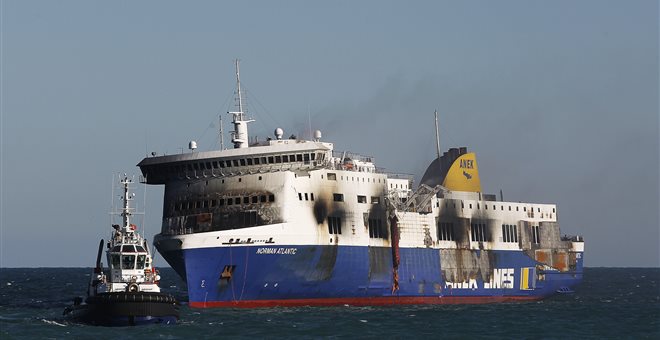 Incendiu la bordul unui feribot din Grecia. Sute de pasageri au fost evacuați