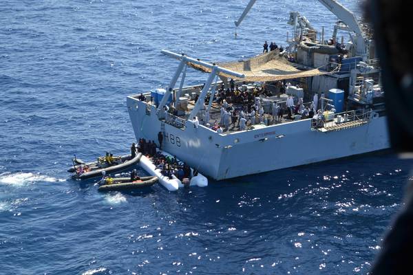 UE examinează reluarea misiunii Sophia în Mediterană