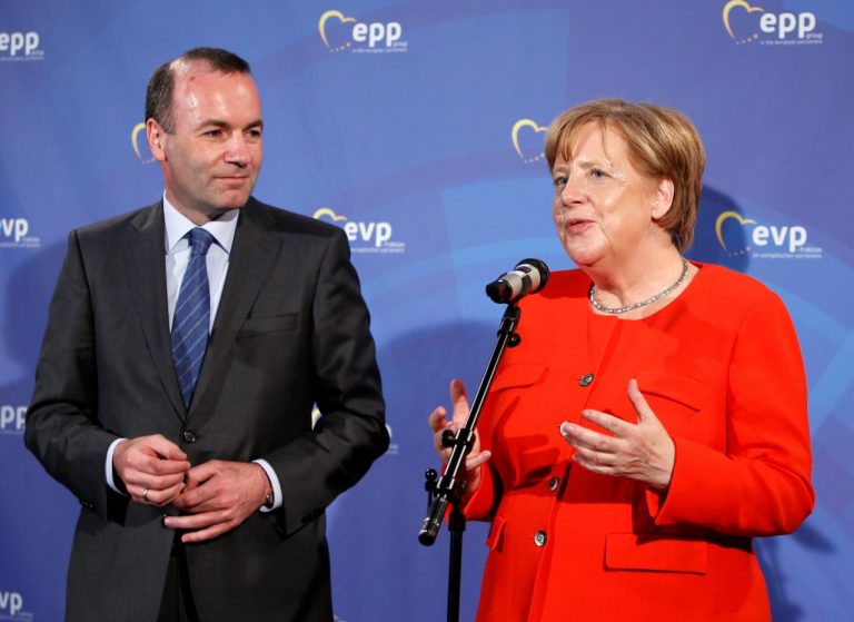 Merkel a renunţat la candidatura lui Weber pentru funcţia de lider al CE (presă)
