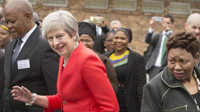 Theresa May dansează din nou în Africa. Imaginile au stârnit reacții în toată lumea