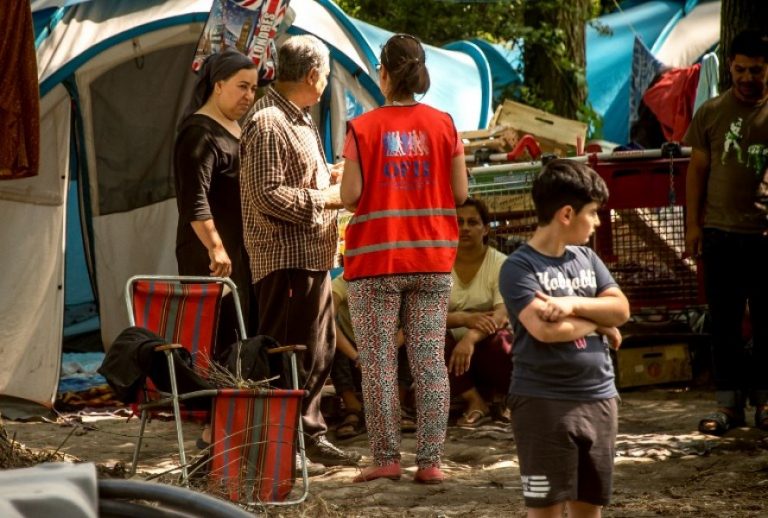 Autorităţile franceze au început evacuarea taberei de migranţi din Grande-Synthe