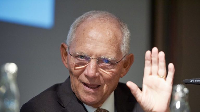 Wolfgang Schäuble avertizează în privinţa erodării democraţiei