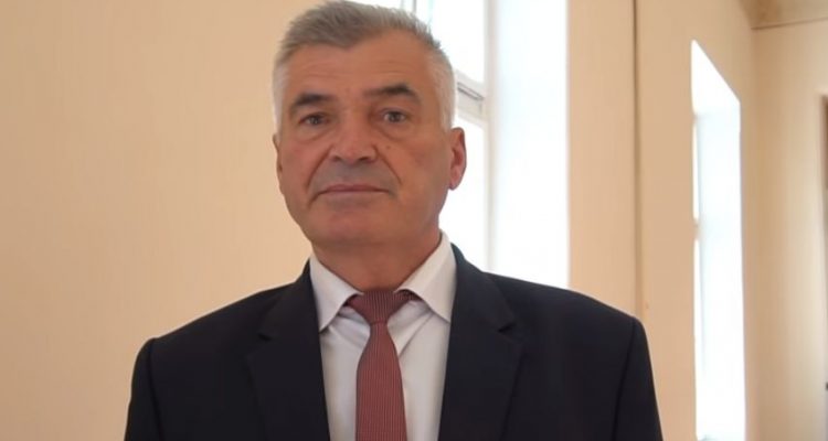 Directorul unei şcoli din Cernăuţi a fost demis pentru apărarea limbii strămoşeşti