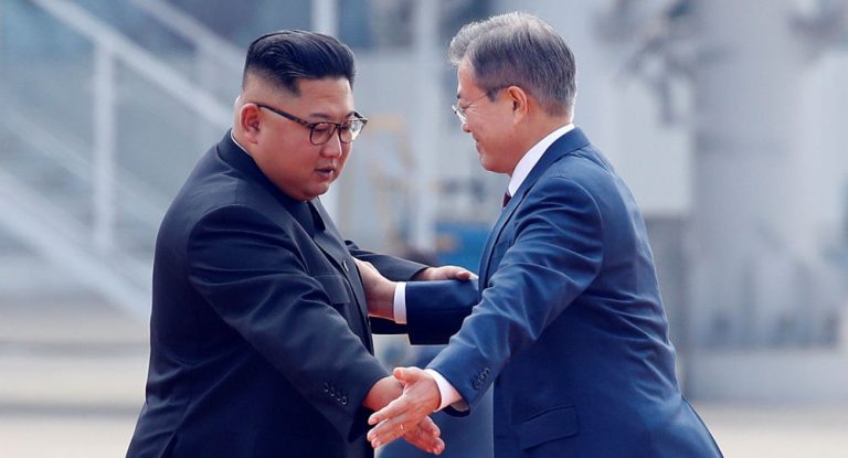 Kim Jong-Un îi întoarce spatele omologului sud-coreean