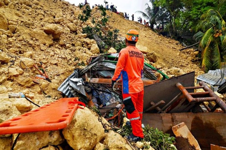 Tot mai multe victime după alunecarea de teren din Filipine. Până acum s-au înregistrat 29 de morţi, dar bilanţul este în creştere – VIDEO