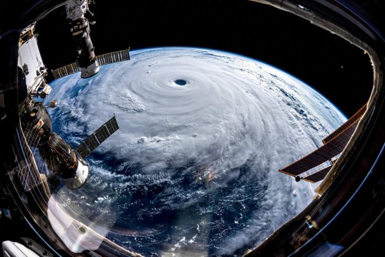 Un taifun puternic se apropie de Japonia. ‘Trami’ vine cu precipitaţii violente