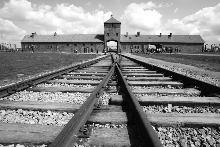 Un fost infirmier de la Auschwitz scapă de justiţie ‘prin demenţă’