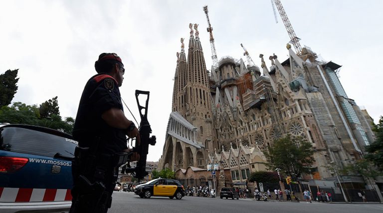 ALERTĂ în Barcelona. Sagrada Familia a fost EVACUATĂ. Mai multe străzi au fost închise – FOTO/VIDEO