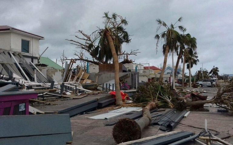 Irma ‘a scos’ din puşcarie infractori periculoşi. Peste 100 de deţinuţi au EVADAT în Insulele Virgine Britanice
