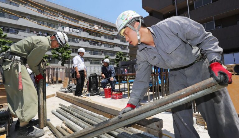 Japonia facilitează angajarea muncitorilor străini