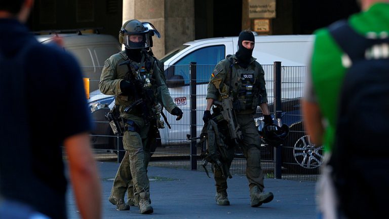 Germania: Armament confiscat în urma unor percheziţii în legătură cu o grupare de extremă dreapta