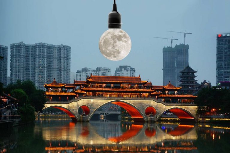 Chinezii vor să-şi construiască o Lună artificială pentru iluminatul stradal