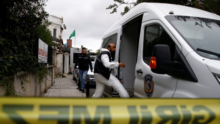 Cazul Khashoggi: Anchetatorii turci au descoperit un vehicul diplomatic saudit abandonat într-o parcare subterană din nordul Istanbulului