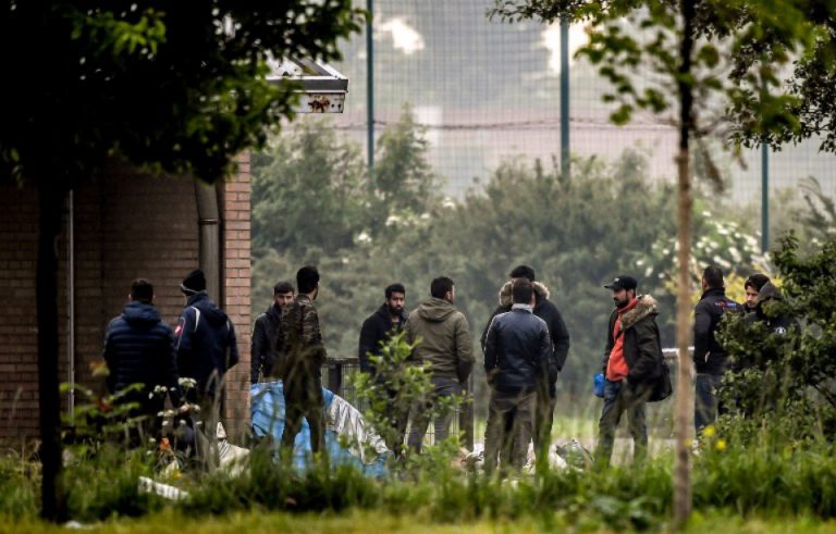Autorităţile franceze evacuează o tabără de migranţi de lângă Dunkerque