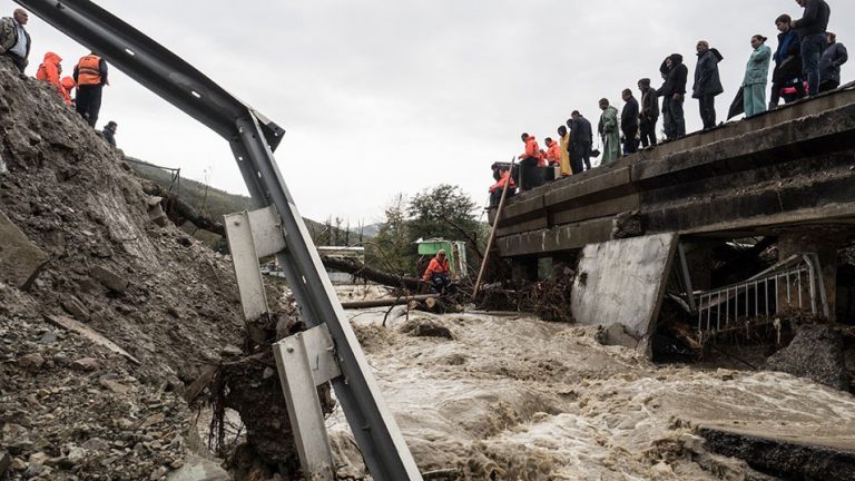 Urgie în Rusia! Inundaţiile au provocat moartea a şase persoane