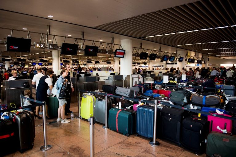 Haos în aeroportul din Bruxelles. O grevă la ‘bagaje’ a anulat zeci de zboruri