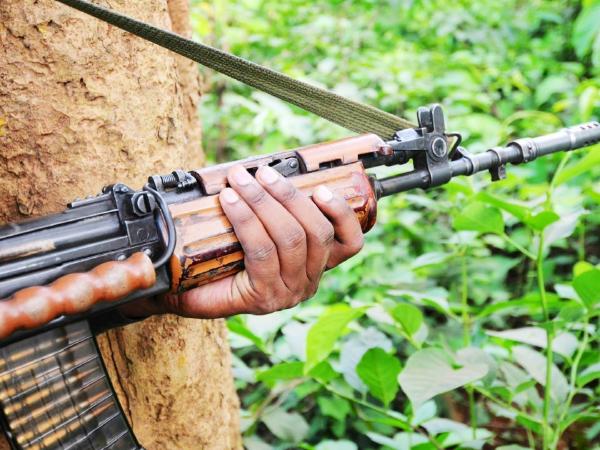 Doi poliţişti şi un jurnalist indian au fost ucişi într-o ambuscadă maoistă