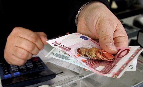 Guvernul portughez ar putea mări salariul minim lunar la 635 de euro
