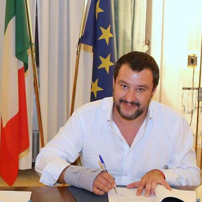 Guvernul italian a adoptat legea lui Salvini, împotriva migraţiei