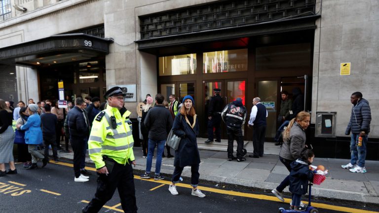 ATAC cu cuţitul la sediul central SONY din Londra. Clădirea a fost evacuată! – VIDEO