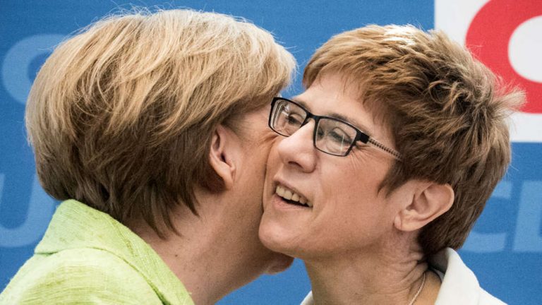 Succesoarea Angelei Merkel la șefia CDU câştigă o bătălie la Congresul partidului de la Leipzig