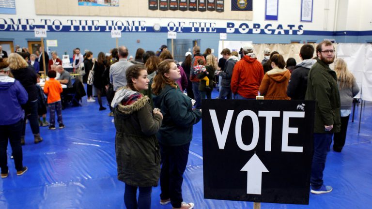 Locuitorii din statul american Virginia votează pentru a-şi alege noul guvernator, un test pentru preşedintele Biden