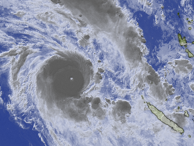 Alertă MAXIMĂ de ciclon în Noua Caledonie