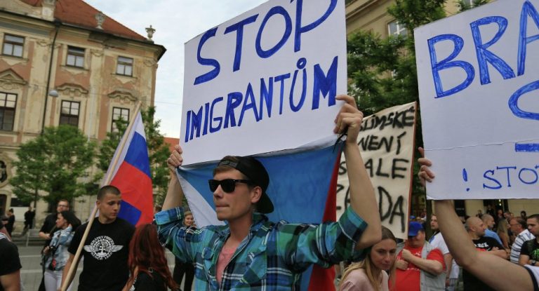 Cehia iese din pactul ONU privind migranţii