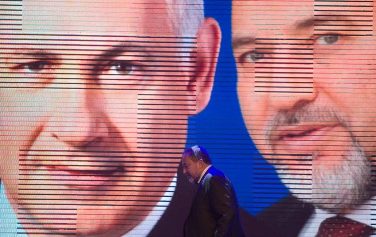 Demisia ministrului apărării pune în pericol guvernul lui Bibi Netanyahu